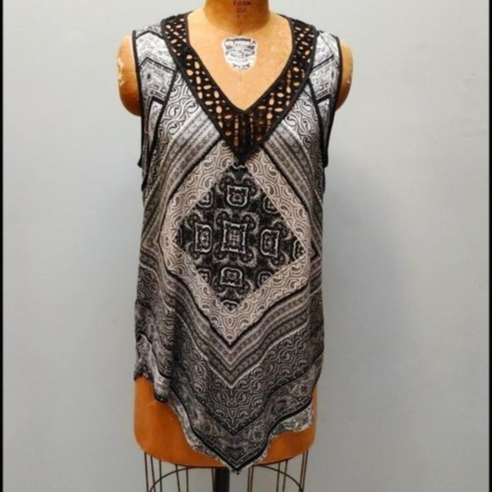 Daniel Rain Crocheted V-neck Knit Top